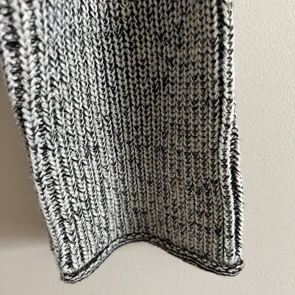 NWT|  H&M Divided Crewneck Pullover Sweater | Size Small - Picture 3 of 6